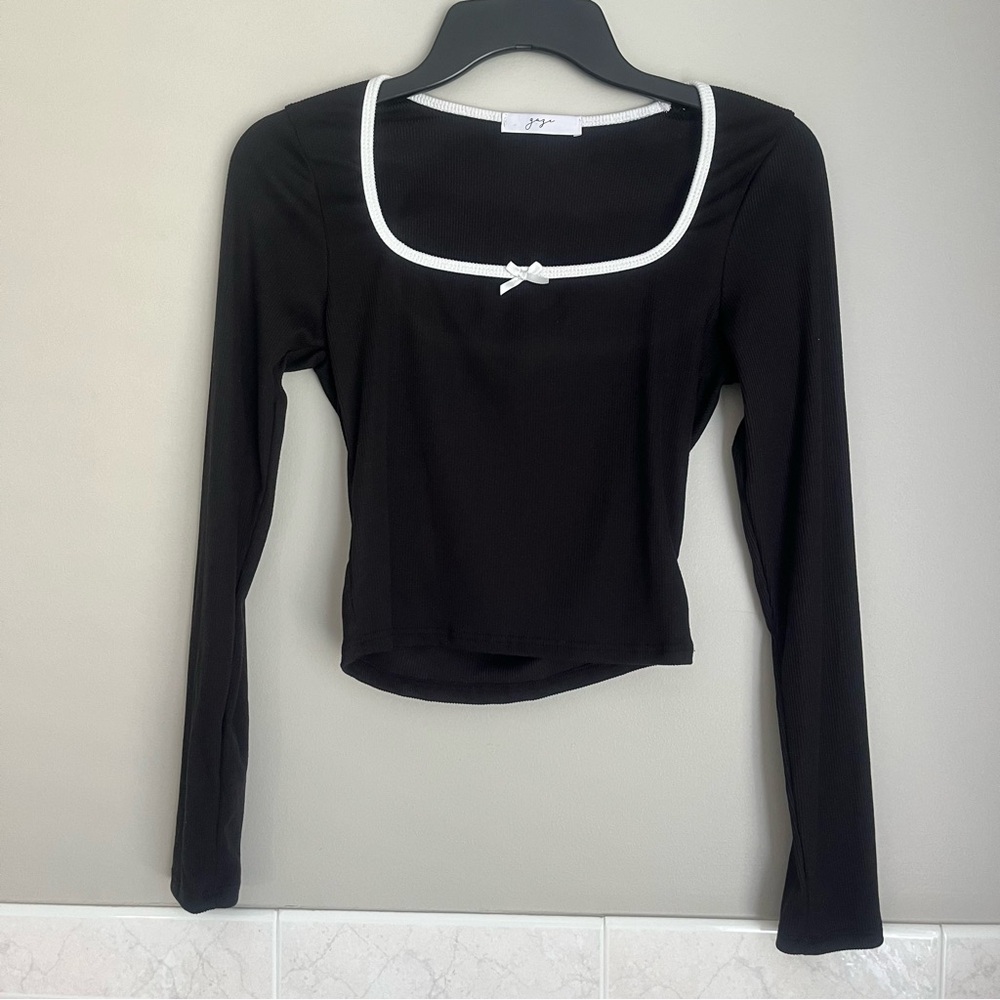 Women's Black Long Sleeve Scoop Neck Crop Top With White Dainty Bow Size S